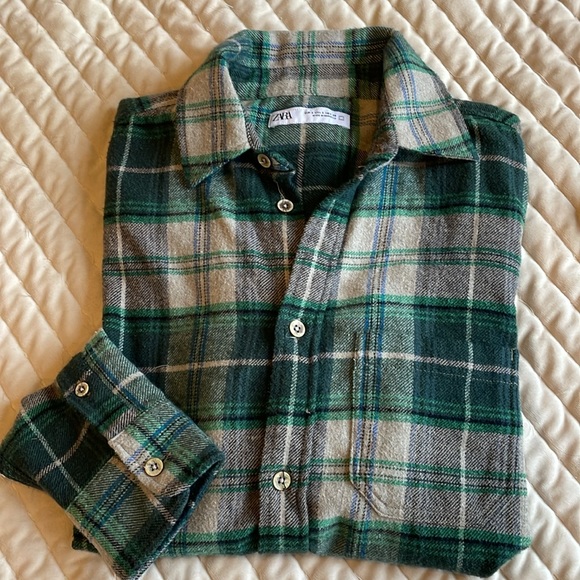 Great looking green Zara- Men’s relaxes flannel fit shirt. - Picture 12 of 13